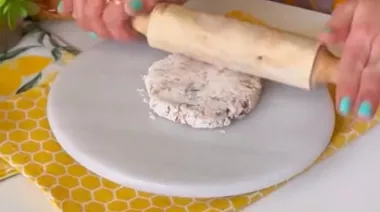 Crispy Manchurian paratha filled with chopped winter vegetables 4